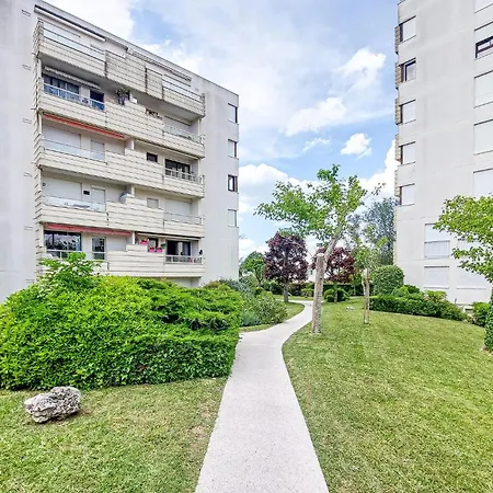 Apartment 2 Bedroom Gorgeous In *