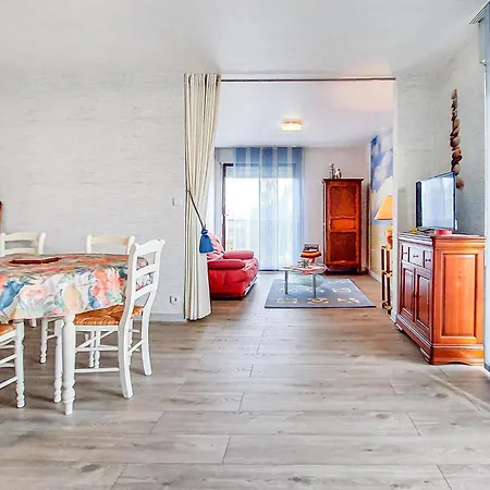 2 Bedroom Amazing In Apartment Royan