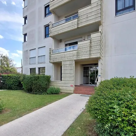 Apartment 2 Bedroom Amazing In Royan