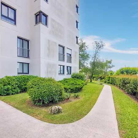 2 Bedroom Gorgeous In Royan