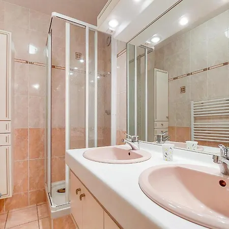 2 Bedroom Gorgeous In Royan